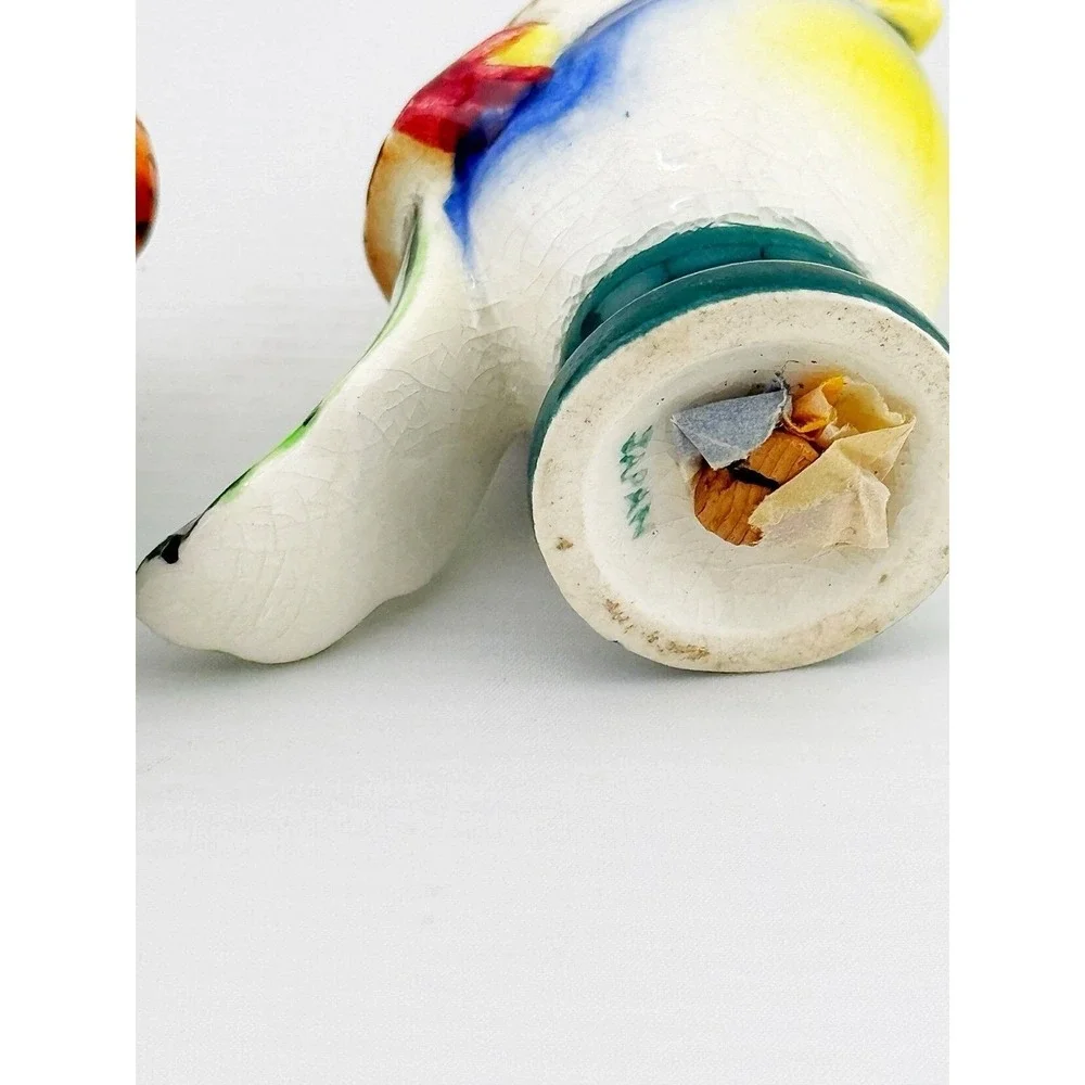 Vintage 1950's-60's Japanese hand painted birds salt & pepper shakers.